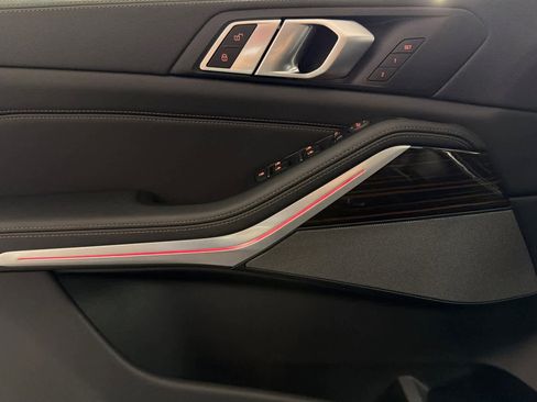 Used 2023 BMW X5 xDrive40i w/ M Sport Package image 12