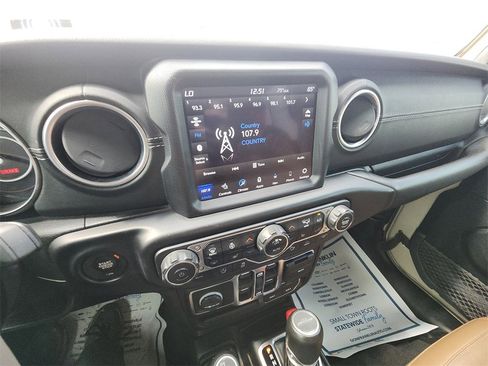 Used 2020 Jeep Gladiator Overland image 16