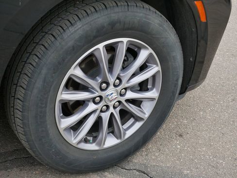 Used 2023 Buick Enclave Essence image 9