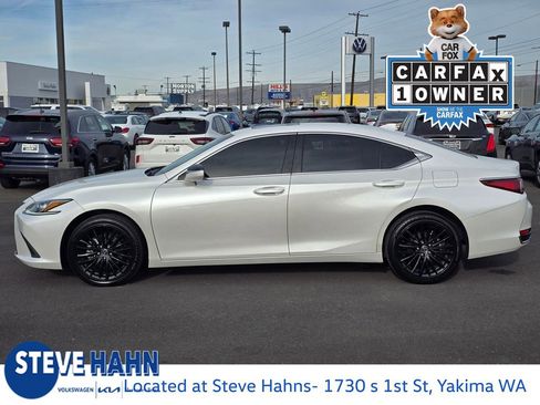 Used 2023 Lexus ES 250 w/ Premium Package image 2