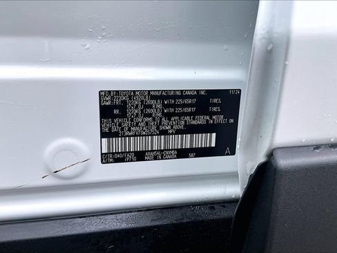 Used 2025 Toyota RAV4 XLE AWD/4WD image 30