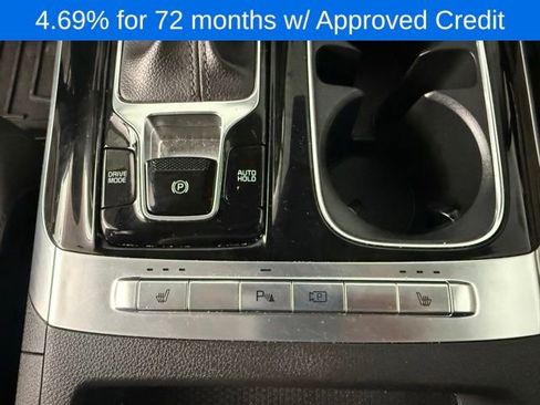 Used 2024 Kia Carnival EX image 26