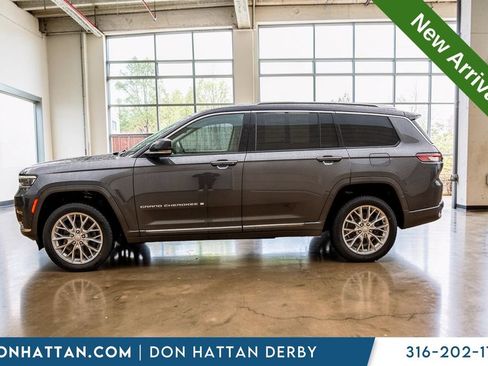Used 2021 Jeep Grand Cherokee L Summit w/ Advanced Protech Group IV AWD/4WD image 2