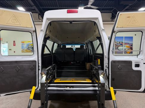 Used 2014 Ford E-250 and Econoline 250 Extended w/ Power Group RWD image 51