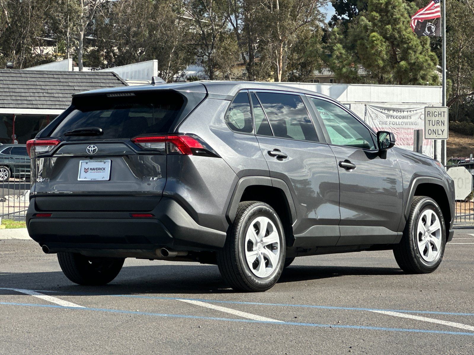 Used 2025 Toyota RAV4 LE FWD image 5