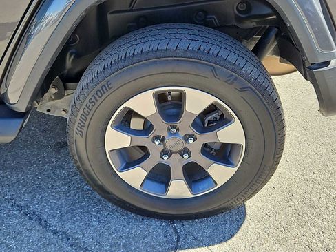 Used 2020 Jeep Wrangler Unlimited Sahara image 12