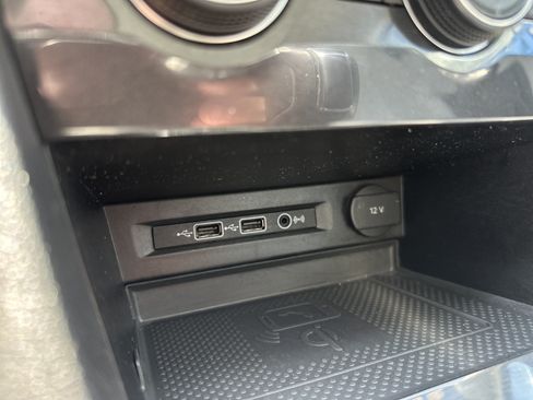 Used 2020 Volkswagen Tiguan SE w/ Panoramic Sunroof Package AWD/4WD image 15