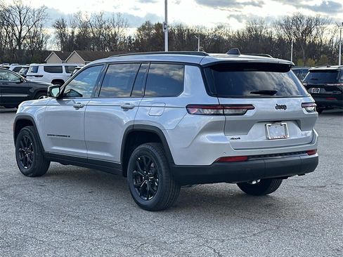 New 2025 Jeep Grand Cherokee L Altitude image 4