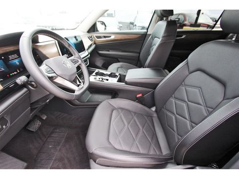 Used 2024 Volkswagen Atlas SE FWD image 6