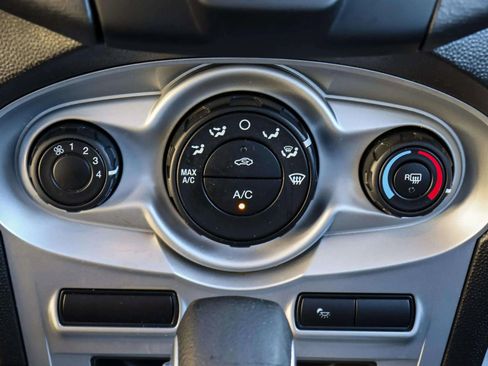 Used 2016 Ford Fiesta SE image 22