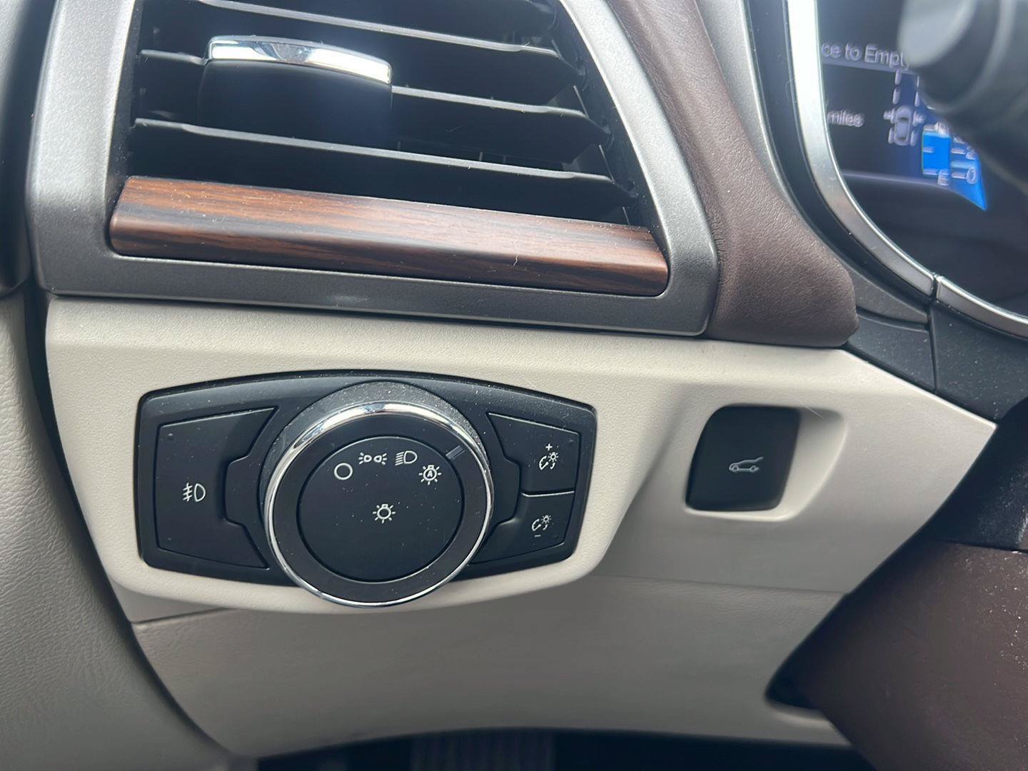 Used 2018 Ford Fusion Platinum FWD image 16