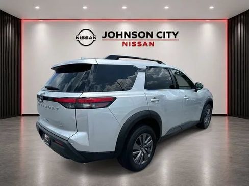 Used 2025 Nissan Pathfinder SV AWD/4WD image 5