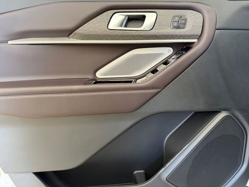 New 2026 Ford Explorer Platinum image 12