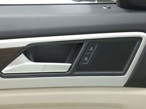 Used 2022 Volkswagen Atlas SE w/ Black Wheel Package FWD image 29