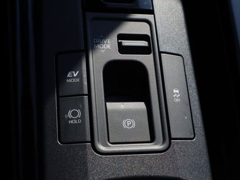 Certified 2024 Toyota Prius LE FWD image 18
