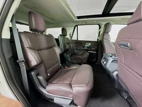 New 2025 Ford Expedition Platinum w/ Platinum Ultimate Package AWD/4WD image 31