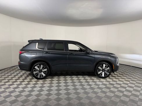 Used 2025 Mitsubishi Outlander SE FWD image 4