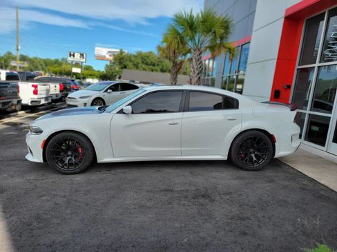 Used 2019 Dodge Charger Scat Pack w/ Dynamics Package RWD image 7