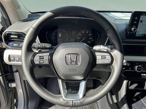 Certified 2025 Honda Pilot Touring image 11