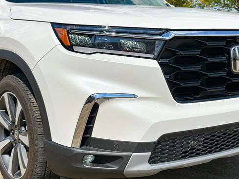 Used 2025 Honda Pilot Elite image 3