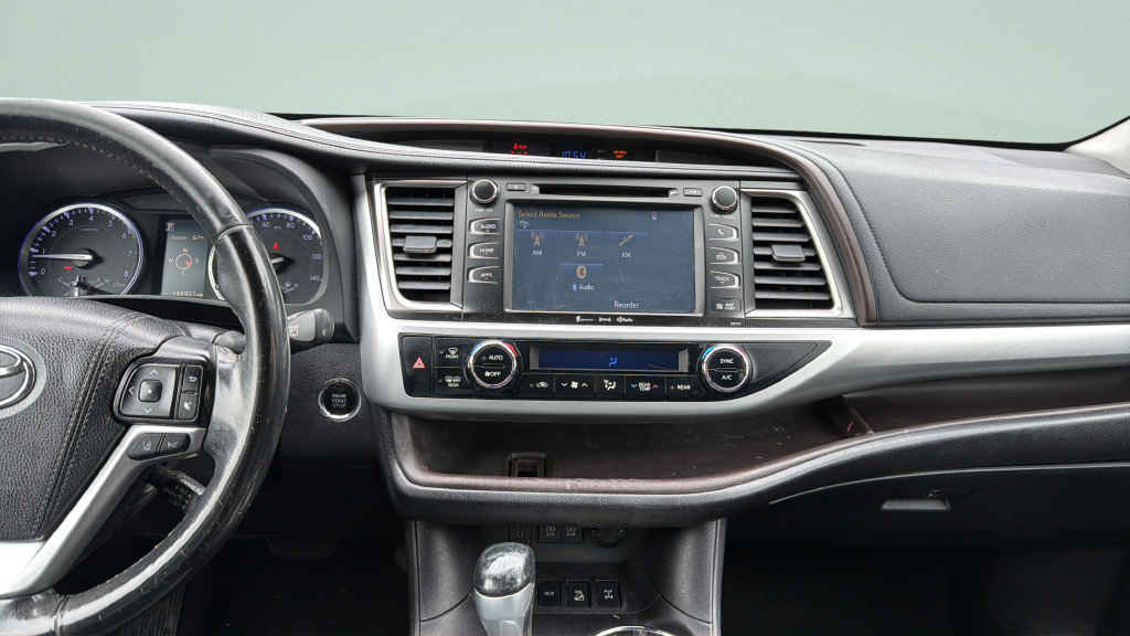 Used 2018 Toyota Highlander XLE AWD/4WD image 10