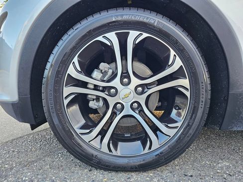 Used 2020 Chevrolet Bolt Premier w/ Infotainment Package FWD image 9