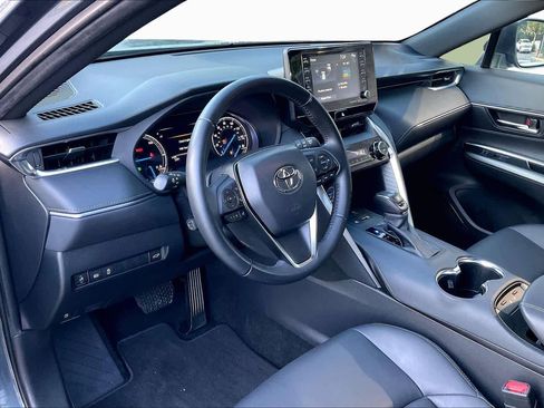 Certified 2022 Toyota Venza XLE image 17
