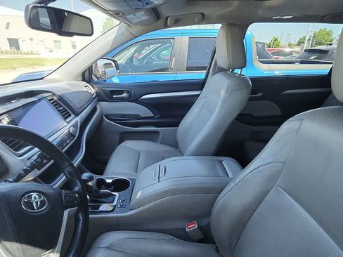 Used 2016 Toyota Highlander XLE AWD/4WD image 9