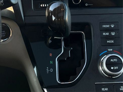 Used 2019 Toyota Sienna XLE Premium AWD/4WD image 49