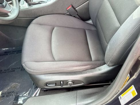 Used 2023 Chevrolet Malibu LT FWD image 18