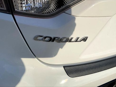 Used 2024 Toyota Corolla SE w/ SE Package image 31