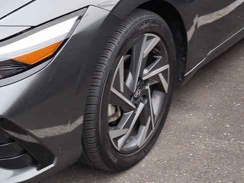 Used 2024 Hyundai Elantra Limited image 10