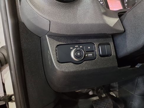 Used 2019 Mercedes-Benz Sprinter 2500 image 17