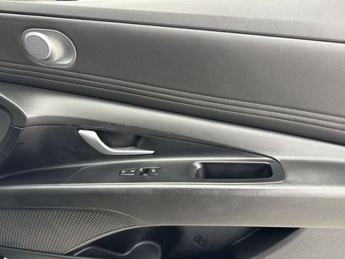 Used 2022 Hyundai Elantra Limited w/ Preferred Accessory Package image 35