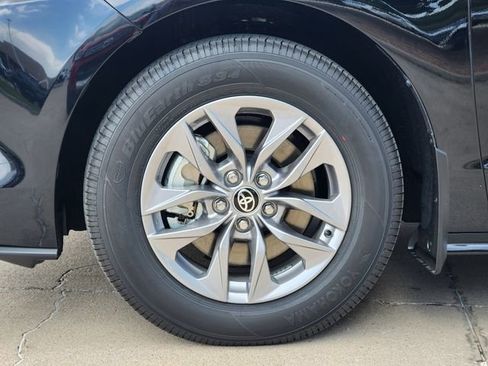 New 2026 Toyota Sienna XLE FWD image 9