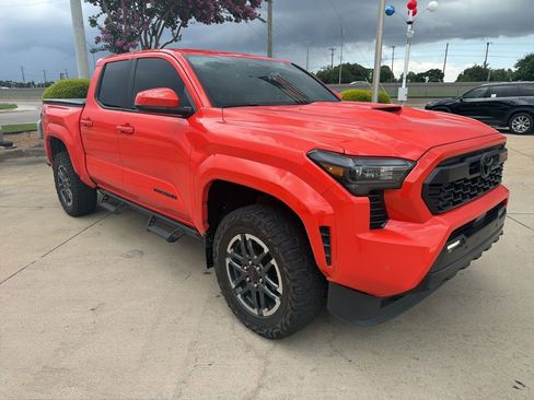 Used 2024 Toyota Tacoma TRD Sport w/ TRD Sport Upgrade Package AWD/4WD image 4