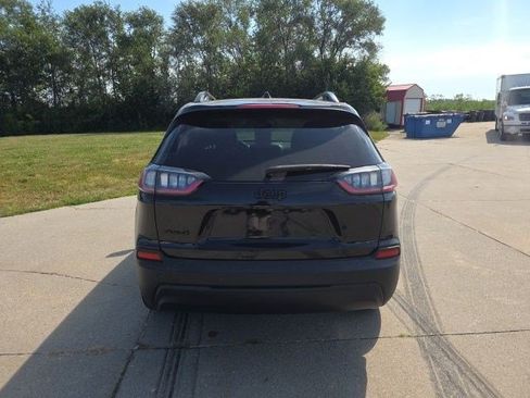 Certified 2019 Jeep Cherokee Latitude Plus AWD/4WD image 7
