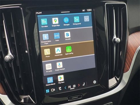 Certified 2025 Volvo V60 B5 Cross Country Plus image 21