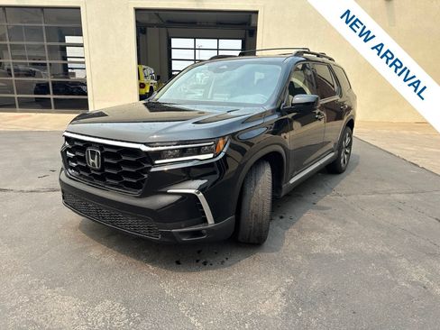 Used 2024 Honda Pilot Touring image 3