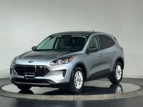 Used 2022 Ford Escape SE w/ Cold Weather Package FWD image 5