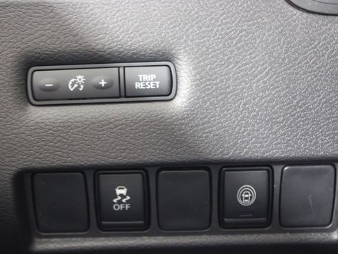 Used 2023 Nissan Murano SV image 37