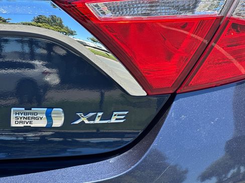 Used 2017 Toyota Camry XLE w/ Moonroof Package FWD image 36
