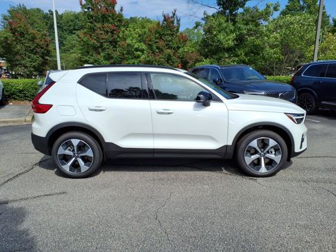 New 2026 Volvo XC40 B4 Plus w/ Climate Package FWD image 3