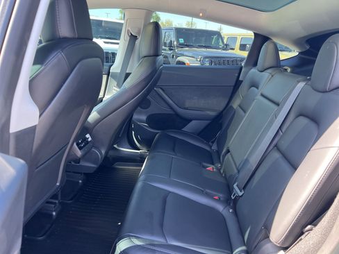 Used 2023 Tesla Model Y Performance AWD/4WD image 24