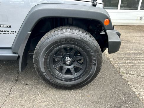 Used 2015 Jeep Wrangler Unlimited Sport image 15