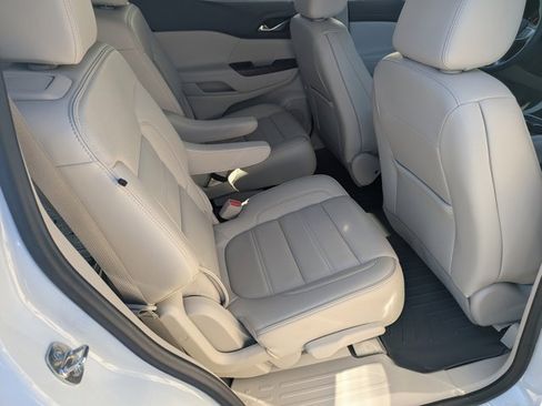 Used 2023 GMC Acadia Denali image 14