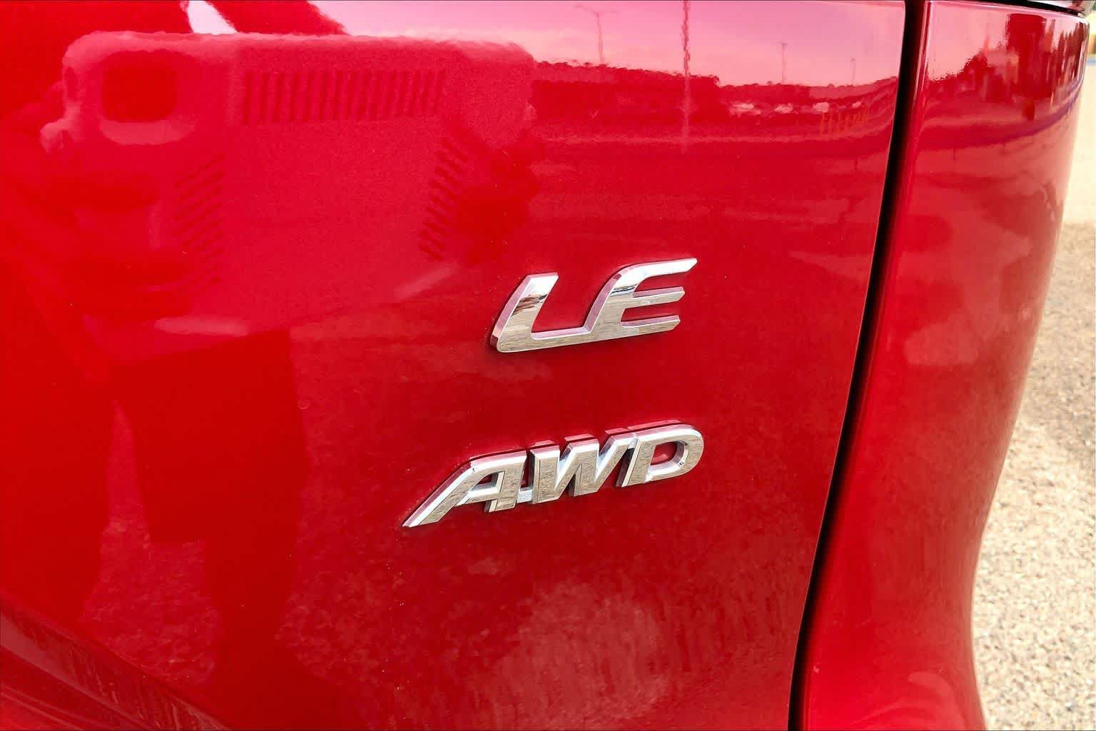 Used 2024 Toyota Corolla Cross LE AWD/4WD image 10