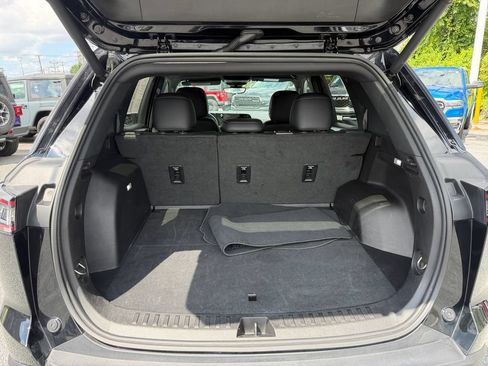 Used 2025 Chevrolet Equinox LT w/ Convenience Package II FWD image 17