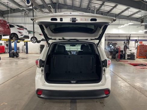 Used 2015 Toyota Highlander XLE image 11
