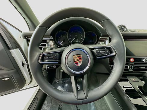 Certified 2025 Porsche Macan AWD/4WD image 12